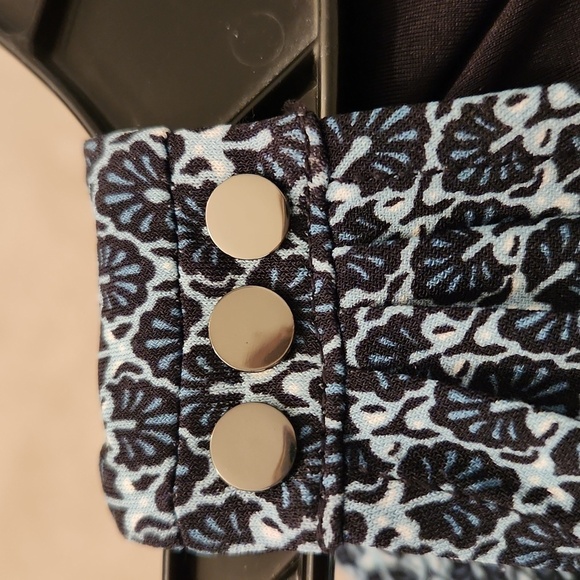 NWT WHBM Sleeveless Blue Printed Surplice Shell Size XXSP - Picture 9 of 9